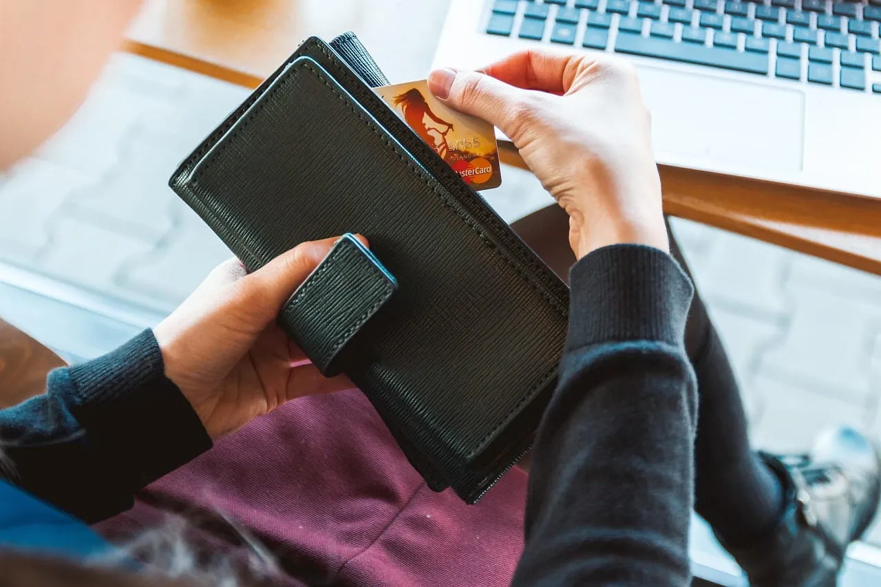 Photo showing wallet, money and credit card.