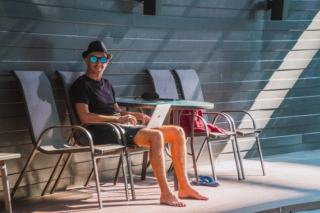 Photo showing man, laptop, work and digital nomad.