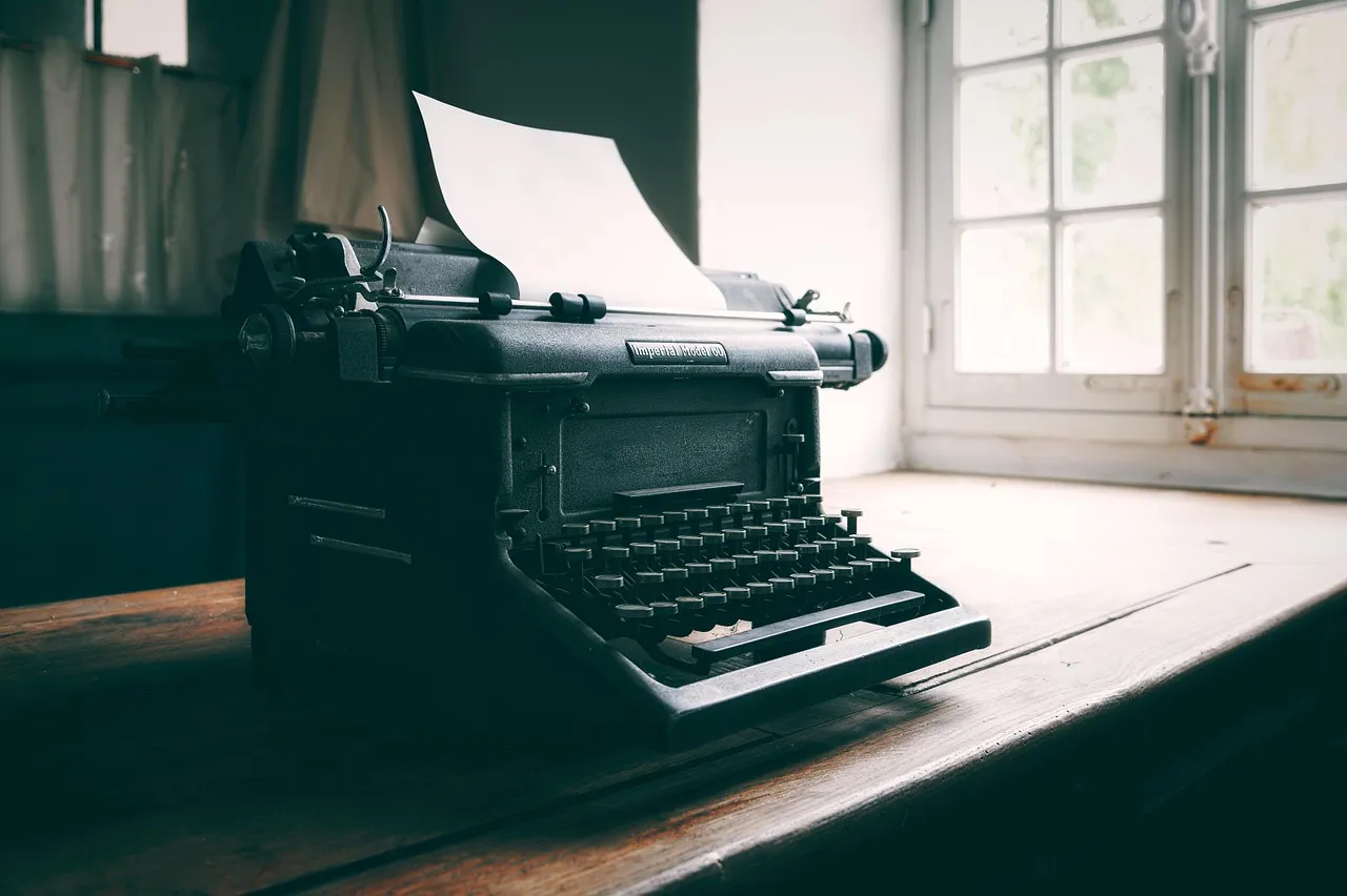 Photo showing typewriter, write and old.