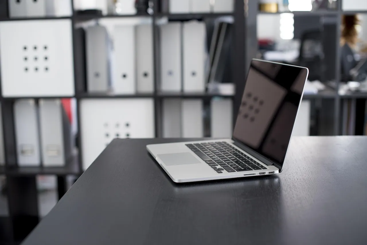 Photo showing laptop, computer, desk and macbook pro.