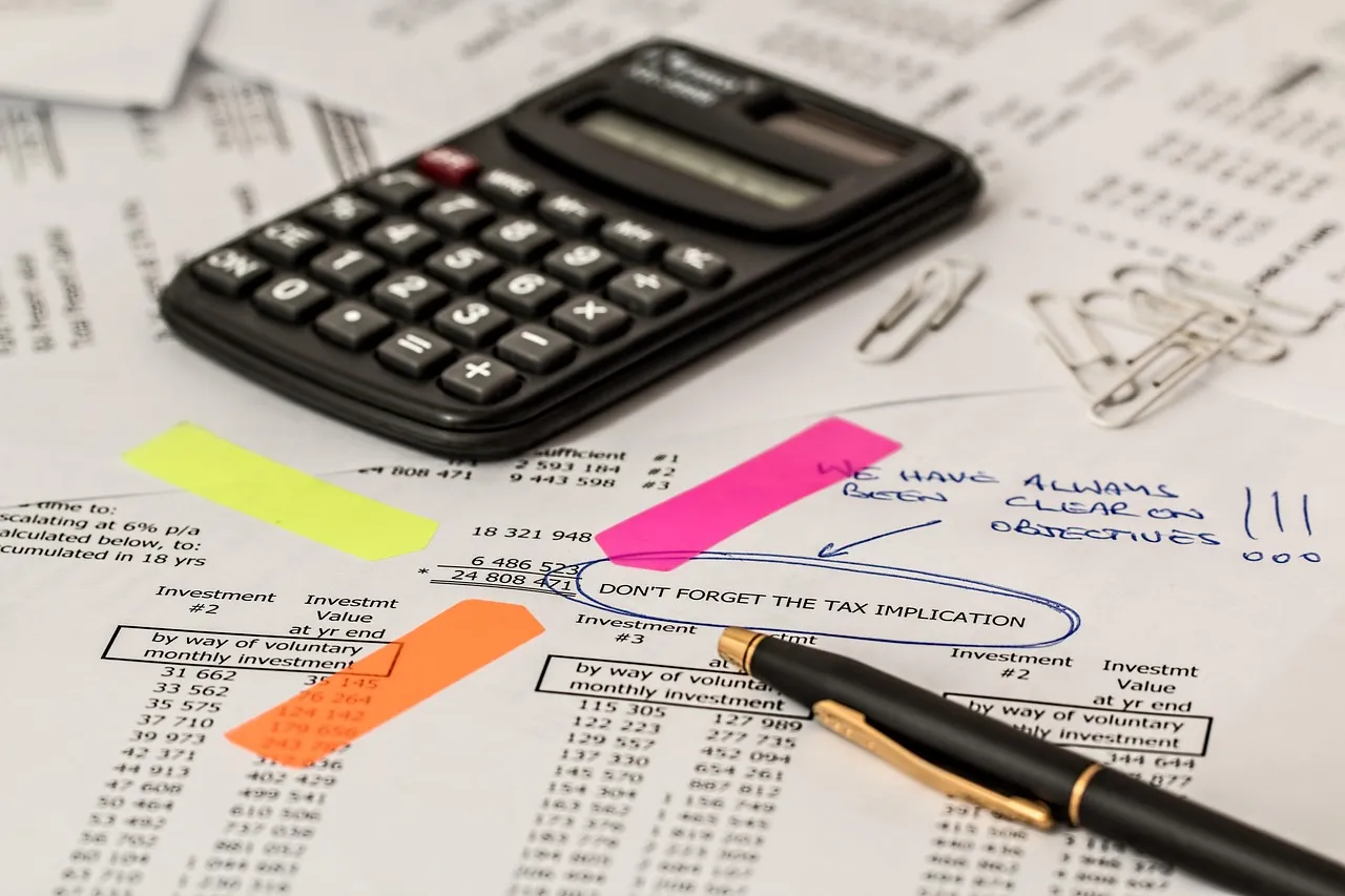 Photo showing calculator, calculation and insurance.